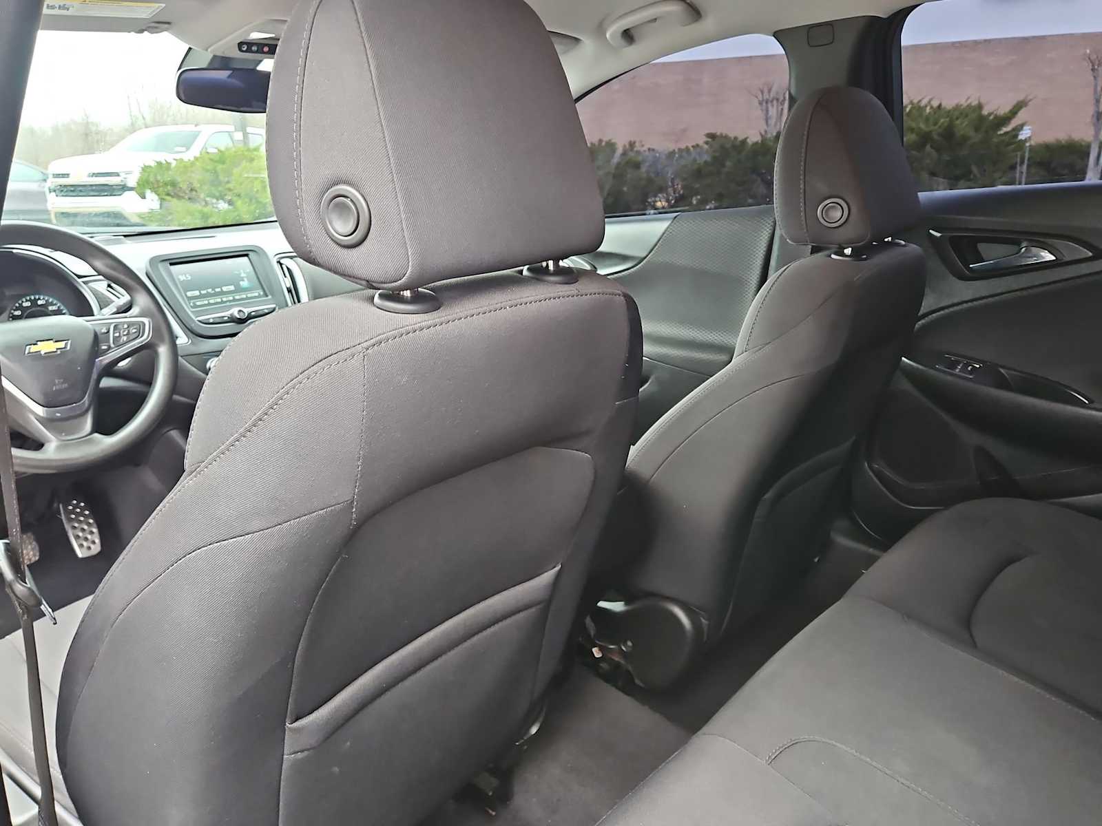 Thumbnail: 2017 Chevrolet Malibu - 18