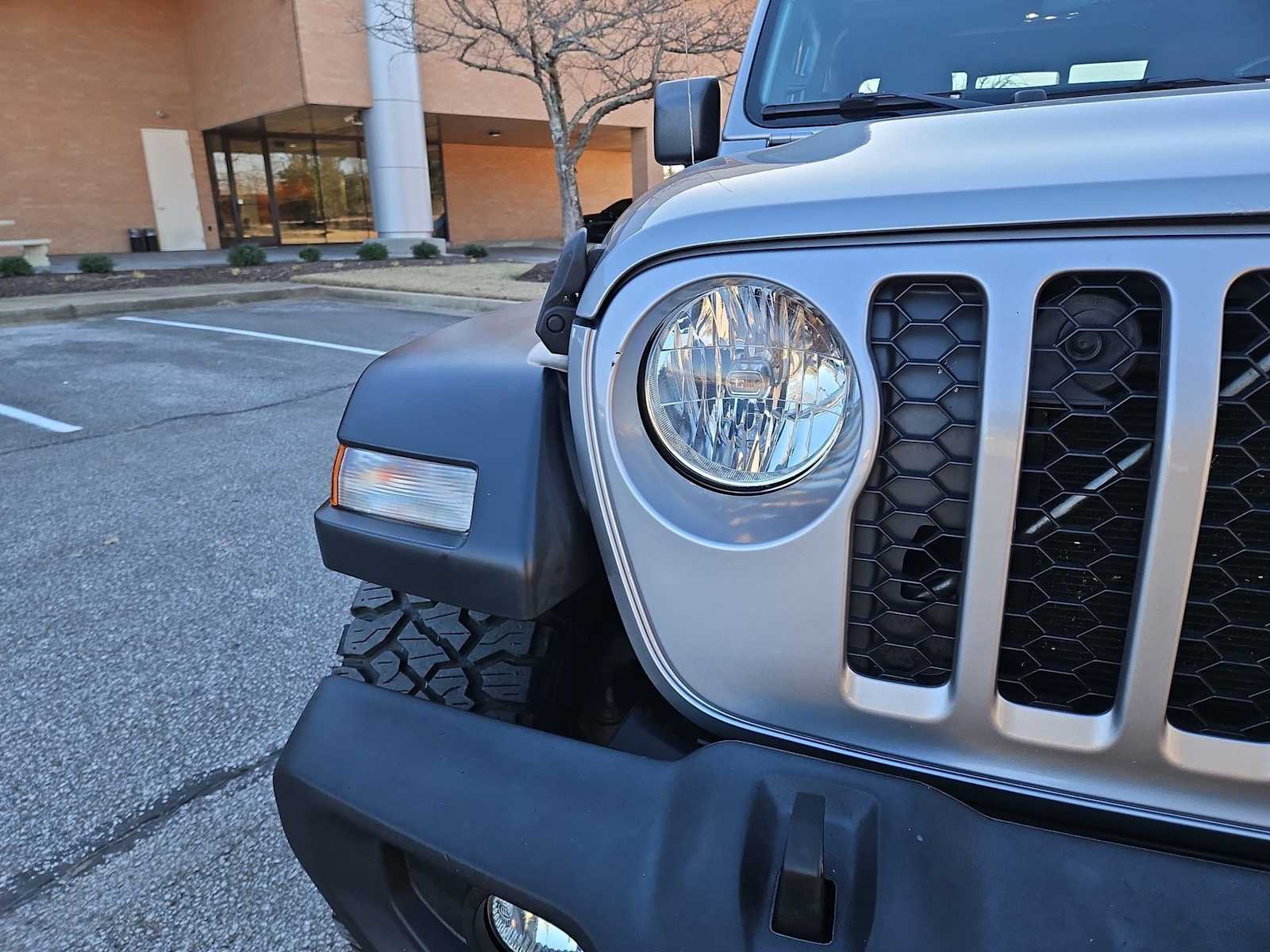 Thumbnail: 2020 Jeep Gladiator - 11