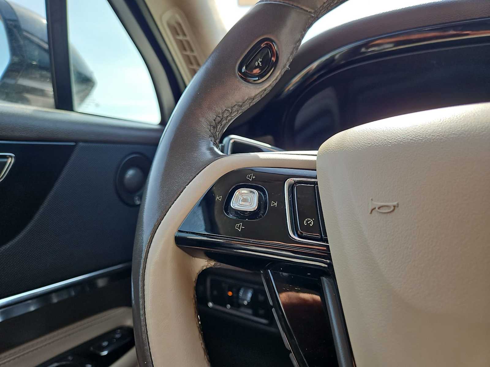 Thumbnail: 2021 Lincoln Corsair - 26