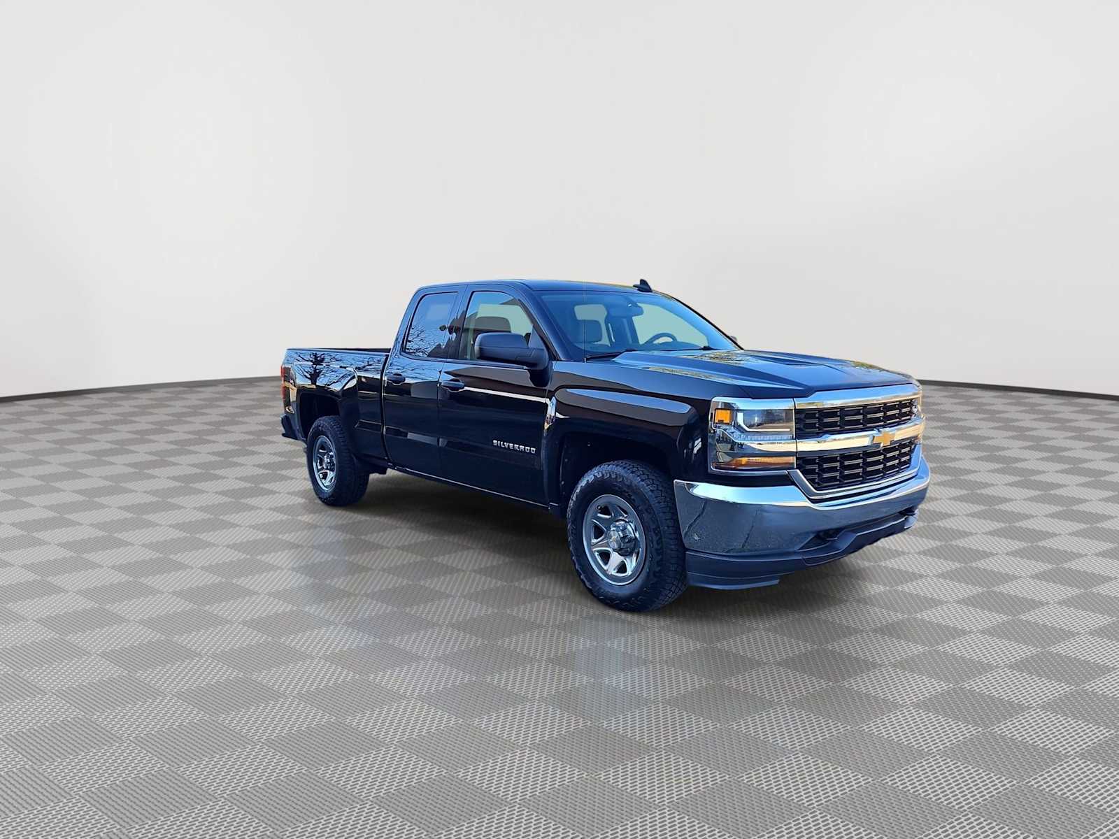 Thumbnail: 2017 Chevrolet Silverado 1500 - 2