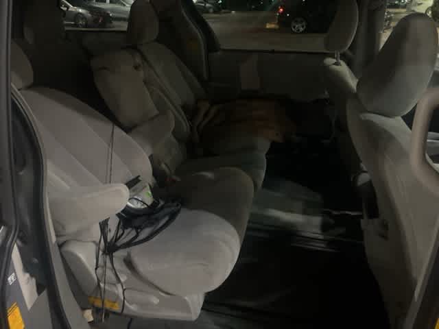 Thumbnail: 2014 Toyota Sienna - 11