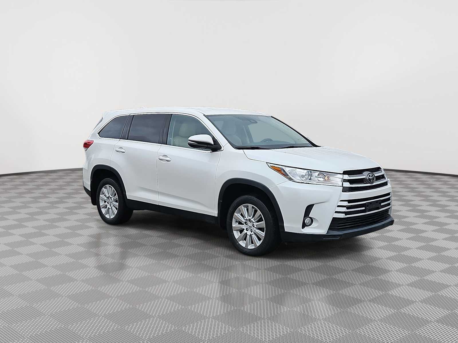 Thumbnail: 2019 Toyota Highlander - 2
