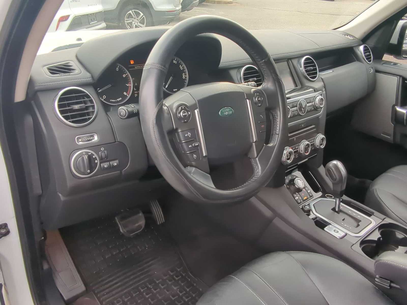 Thumbnail: 2011 Land Rover LR4 - 10