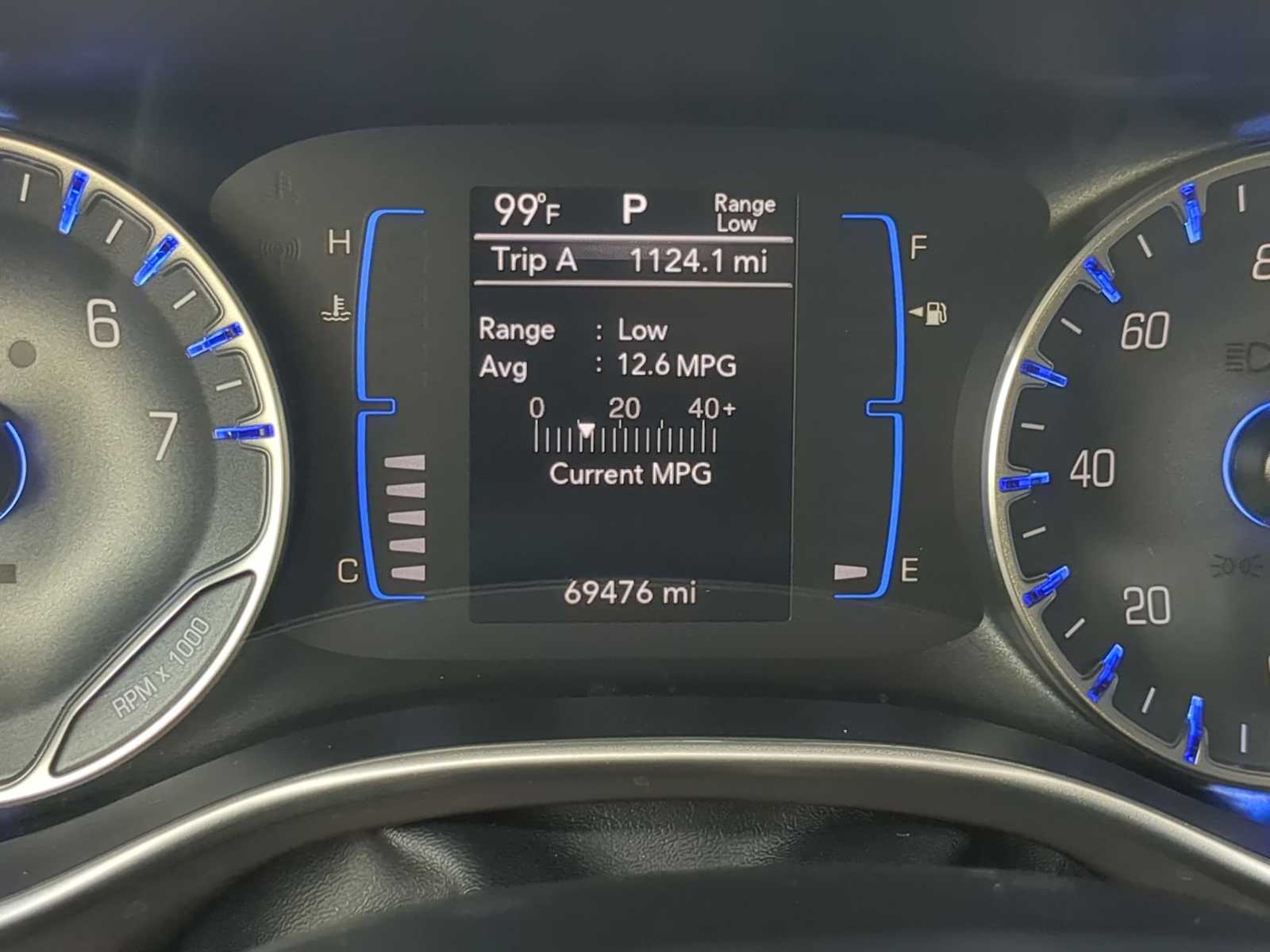 Thumbnail: 2023 Chrysler Voyager - 31