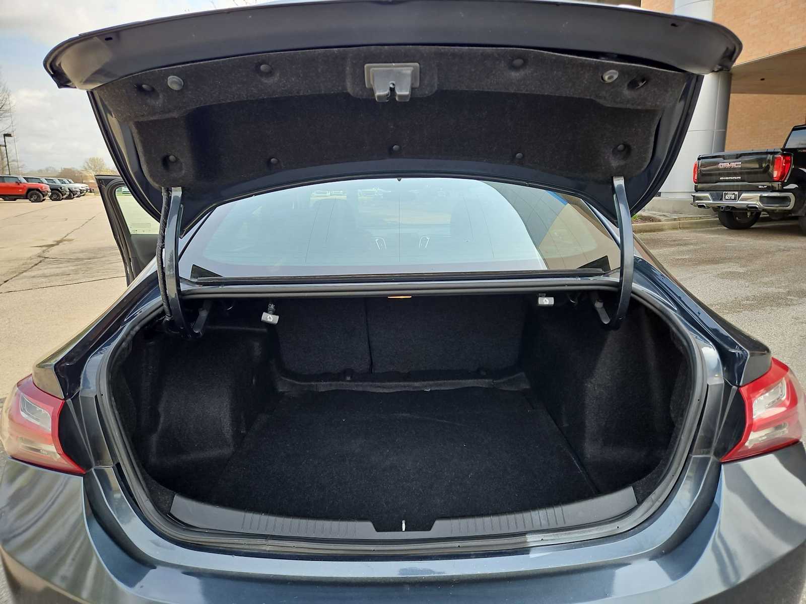 Thumbnail: 2021 Chevrolet Malibu - 34