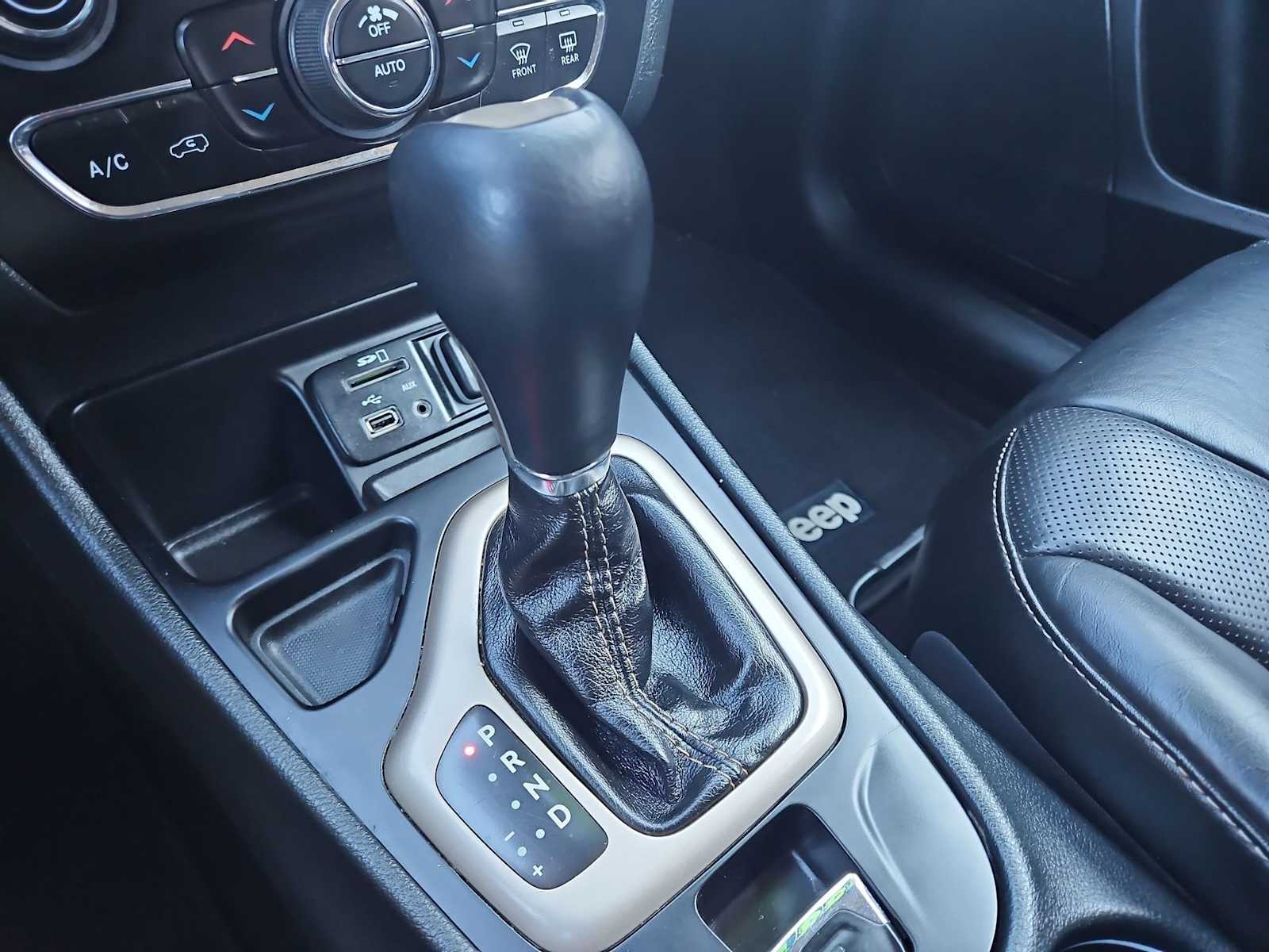 Thumbnail: 2015 Jeep Cherokee - 30