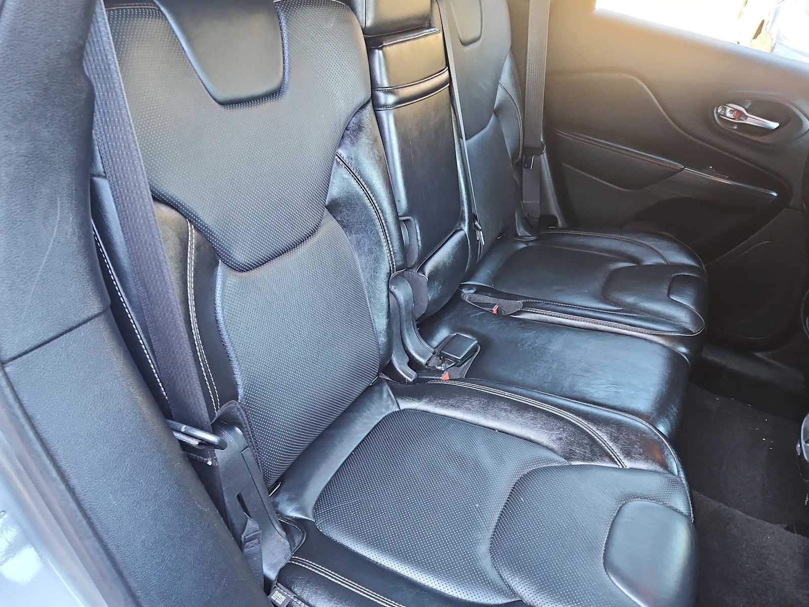 Thumbnail: 2015 Jeep Cherokee - 19