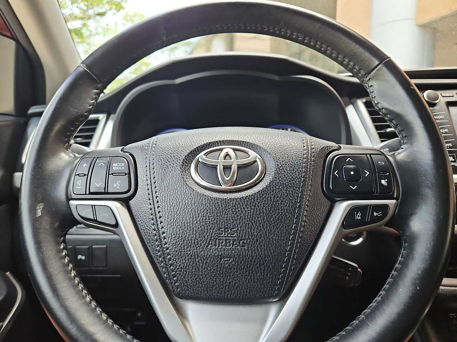 Thumbnail: 2018 Toyota Highlander - 24