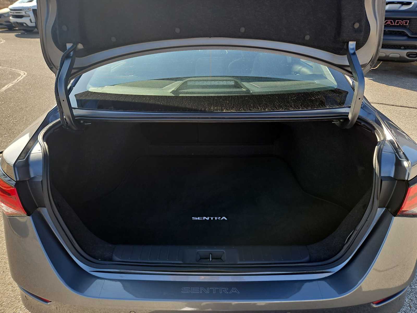 Thumbnail: 2023 Nissan Sentra - 32