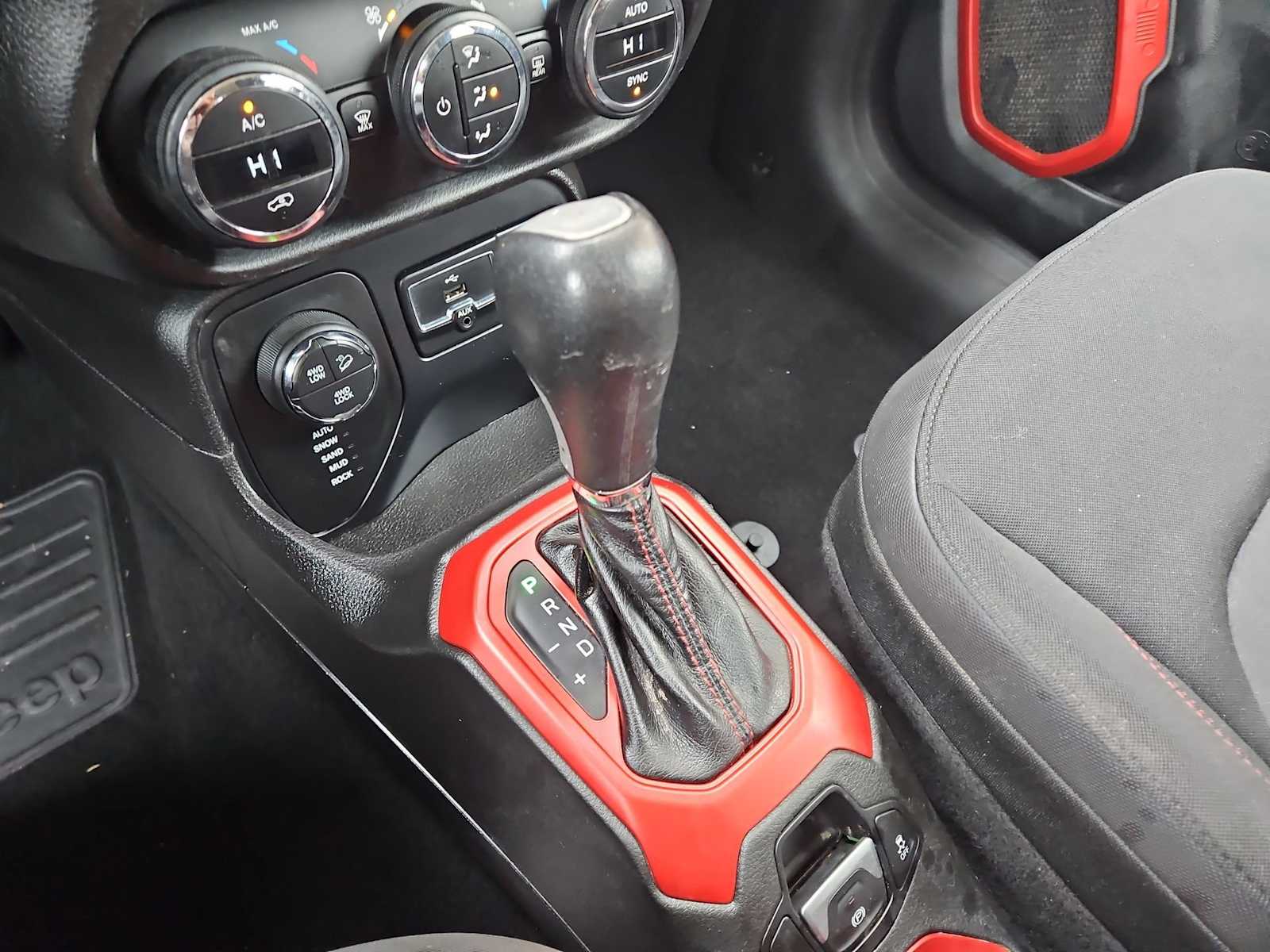 Thumbnail: 2015 Jeep Renegade - 31