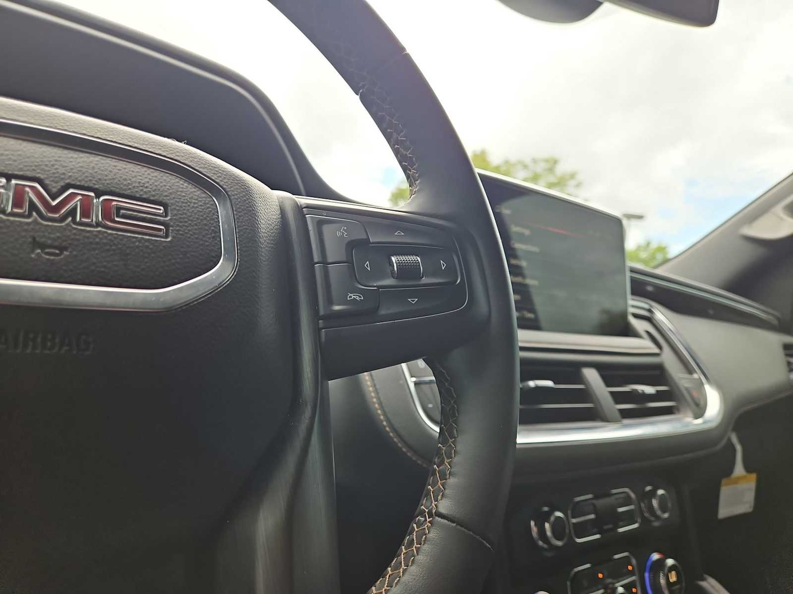 Thumbnail: 2023 GMC Yukon XL - 27