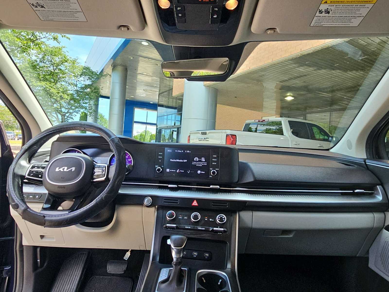 Thumbnail: 2022 Kia Carnival - 15
