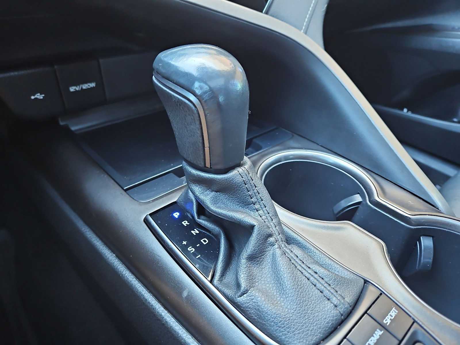 Thumbnail: 2022 Toyota Camry - 32