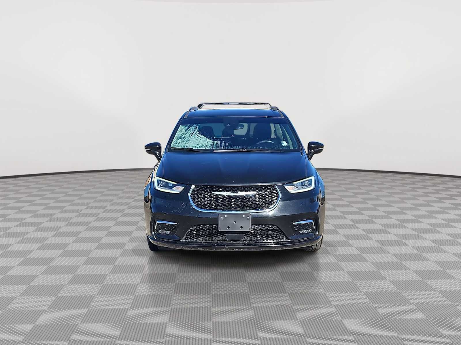 Thumbnail: 2022 Chrysler Pacifica - 3