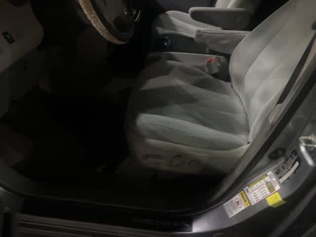 Thumbnail: 2014 Toyota Sienna - 8