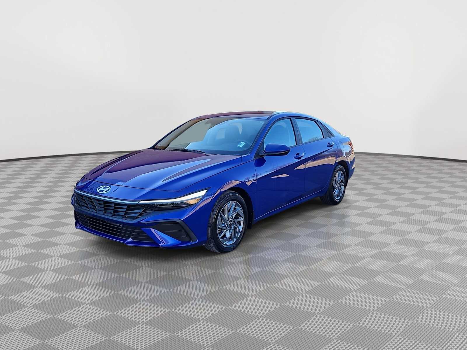 Thumbnail: 2024 Hyundai Elantra - 4