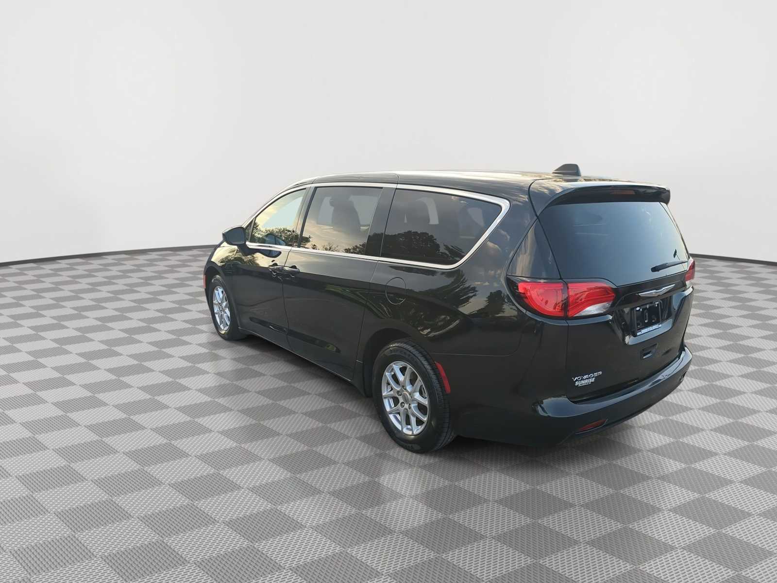 Thumbnail: 2023 Chrysler Voyager - 6