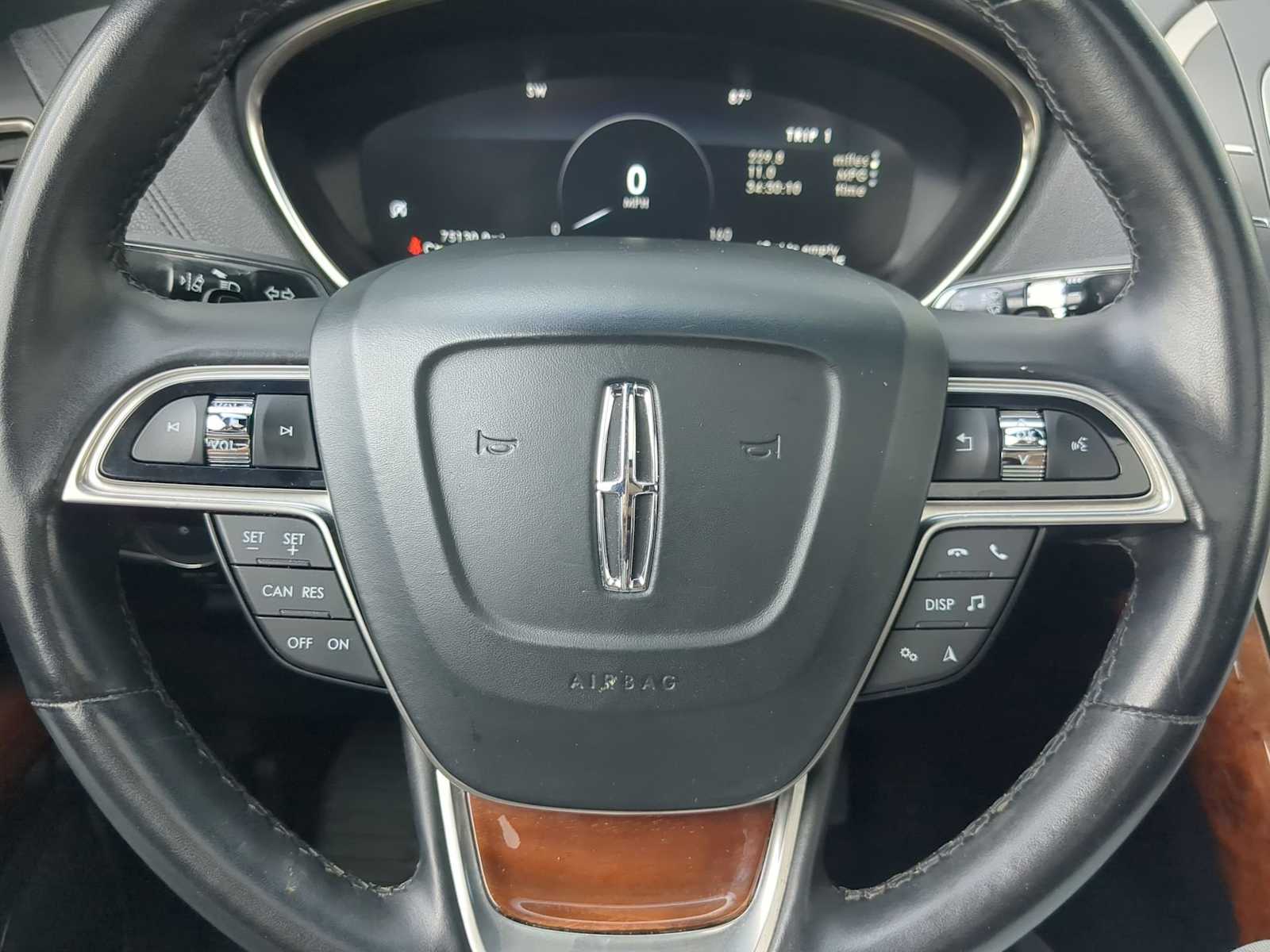 Thumbnail: 2020 Lincoln Nautilus - 25