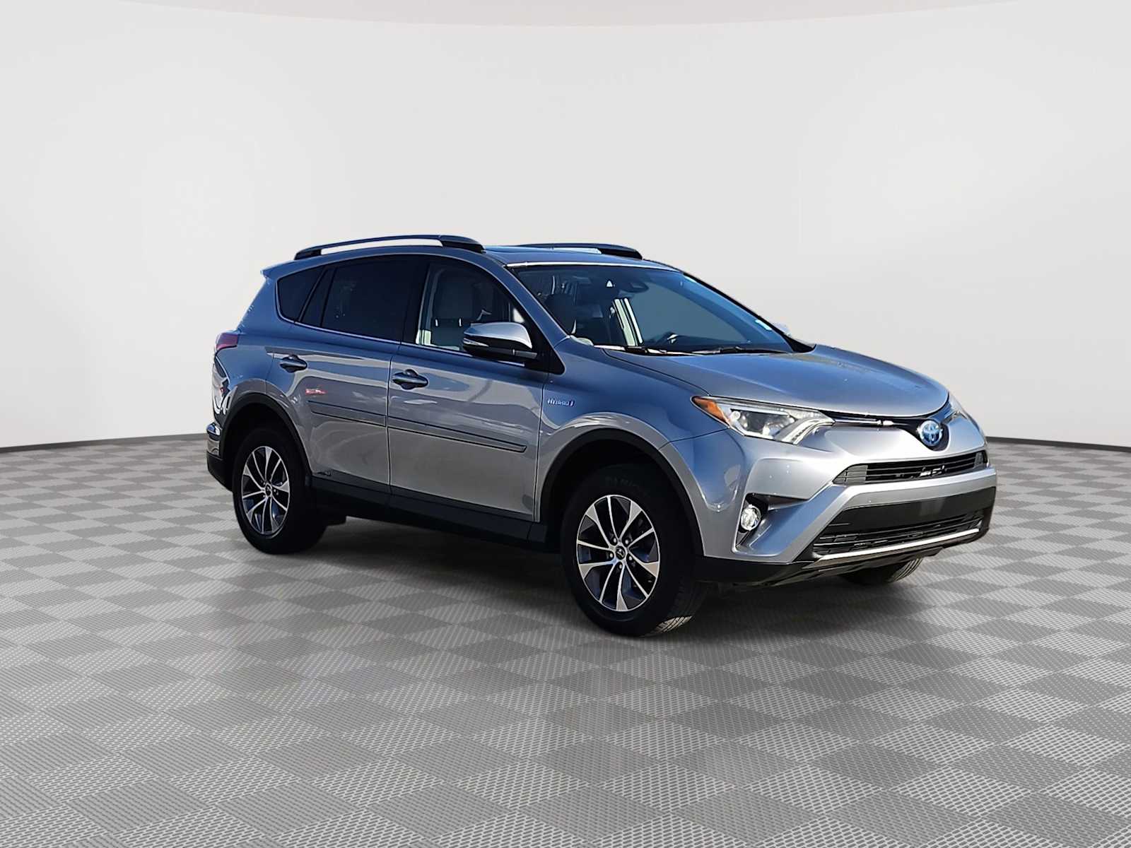 Thumbnail: 2017 Toyota RAV4 - 2