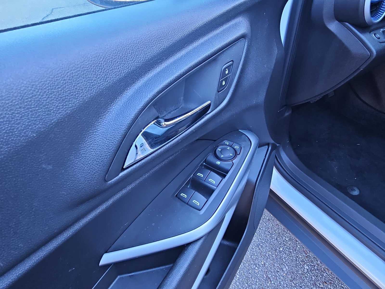 Thumbnail: 2025 Chevrolet Trax - 18