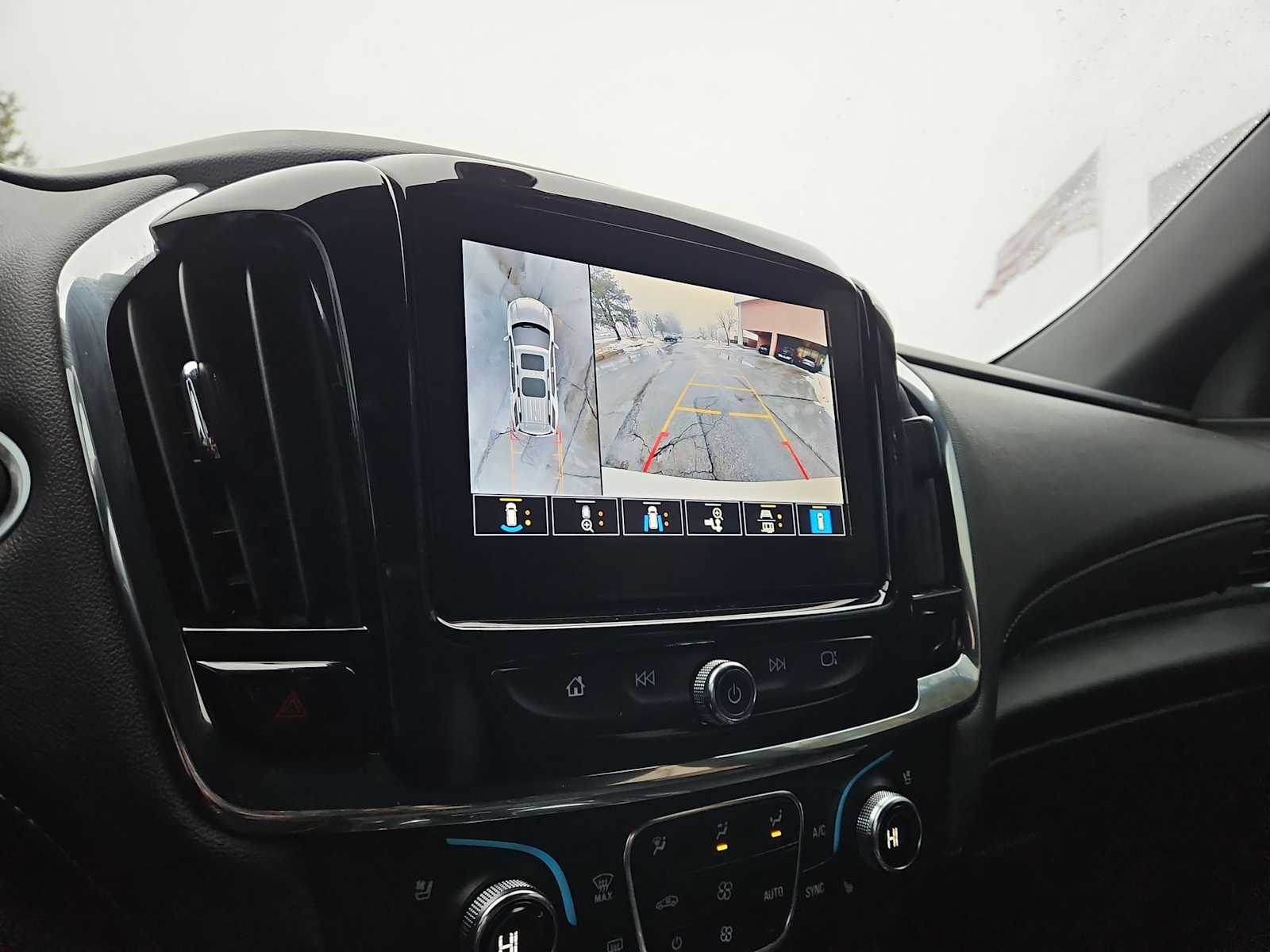 Thumbnail: 2023 Chevrolet Traverse - 30