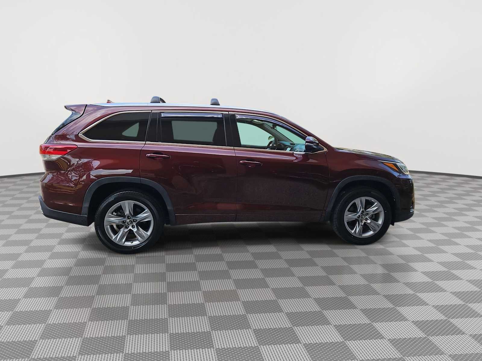 Thumbnail: 2018 Toyota Highlander - 9