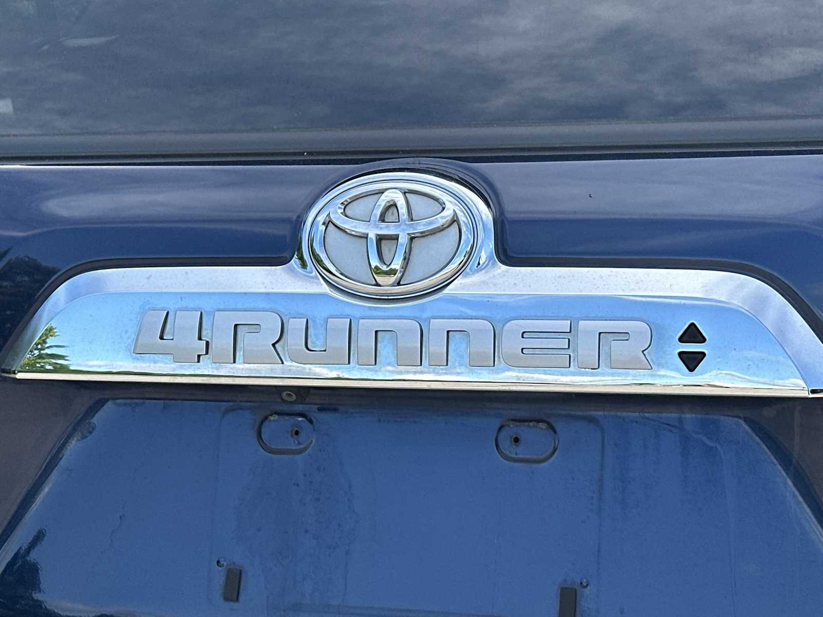 Thumbnail: 2015 Toyota 4Runner - 19