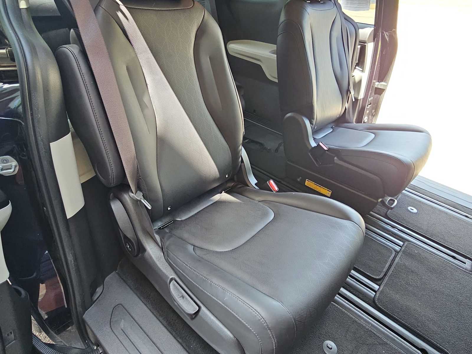 Thumbnail: 2022 Kia Carnival - 20