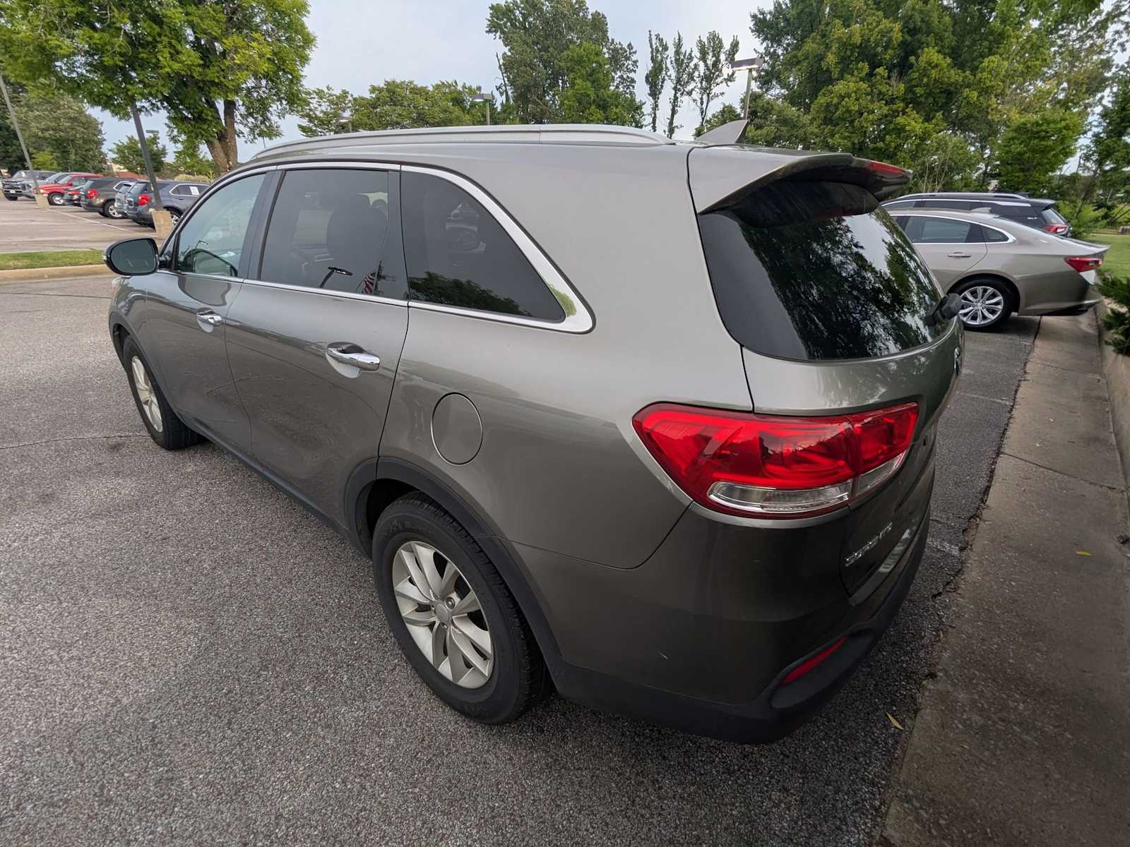 Thumbnail: 2016 Kia Sorento - 5