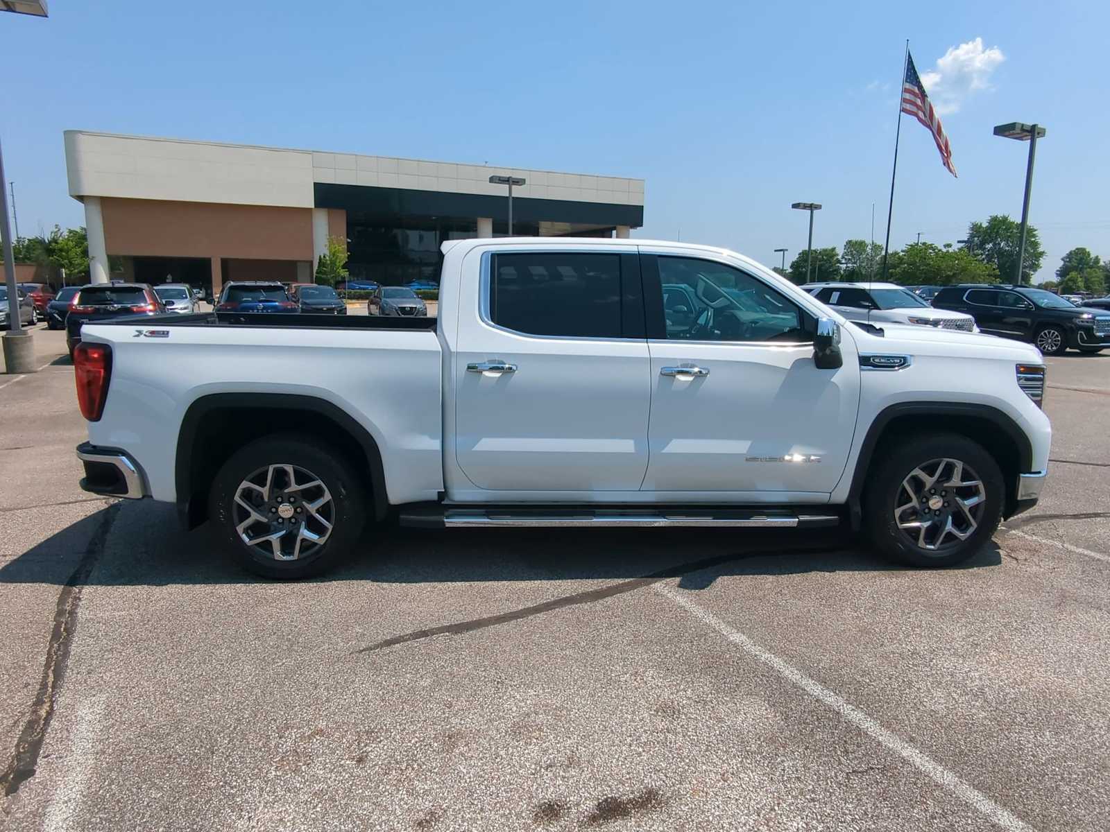 Thumbnail: 2023 GMC Sierra 1500 - 9