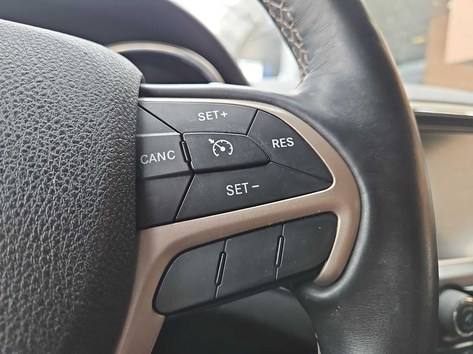 Thumbnail: 2015 Jeep Grand Cherokee - 26