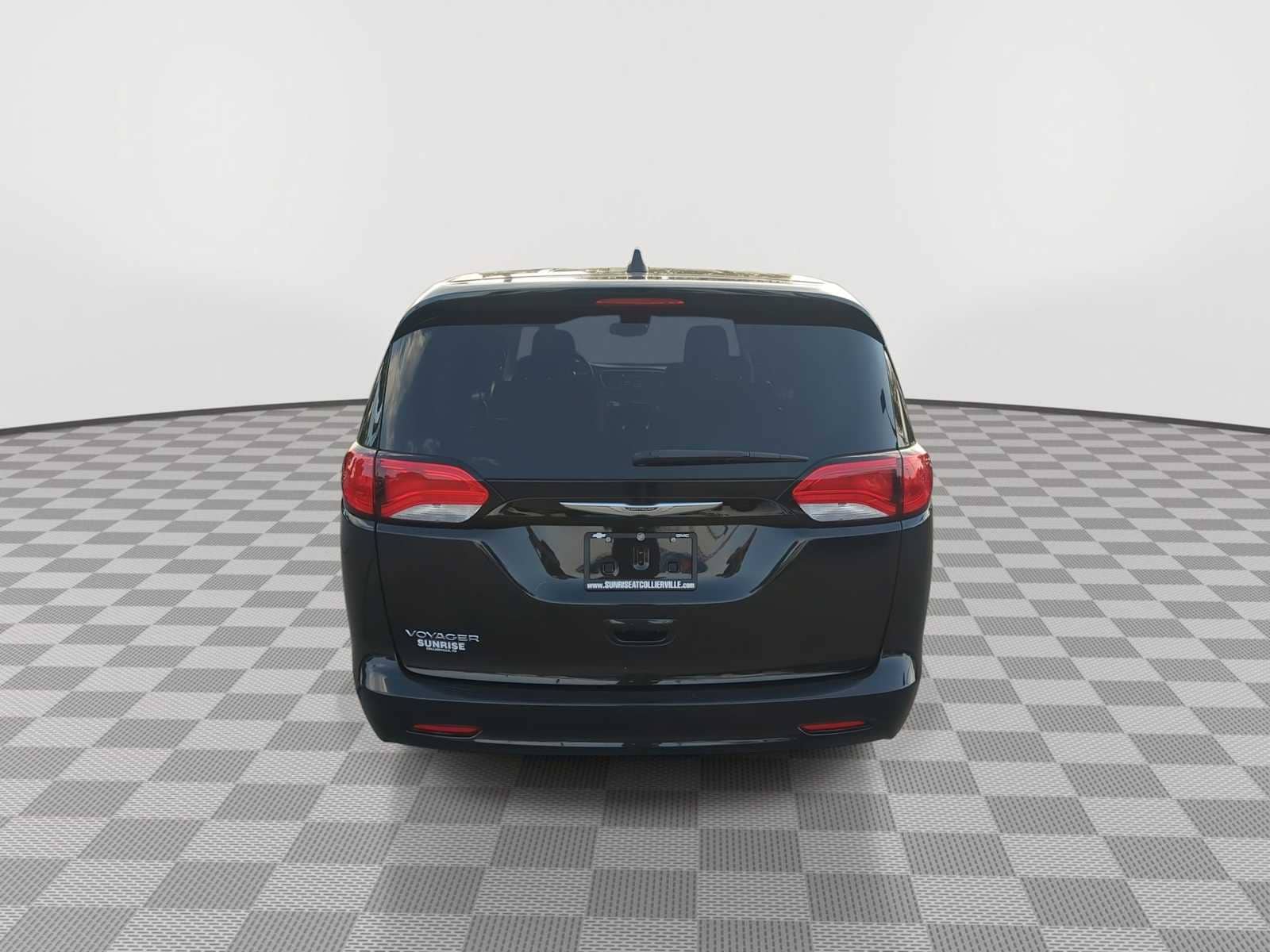 Thumbnail: 2023 Chrysler Voyager - 7