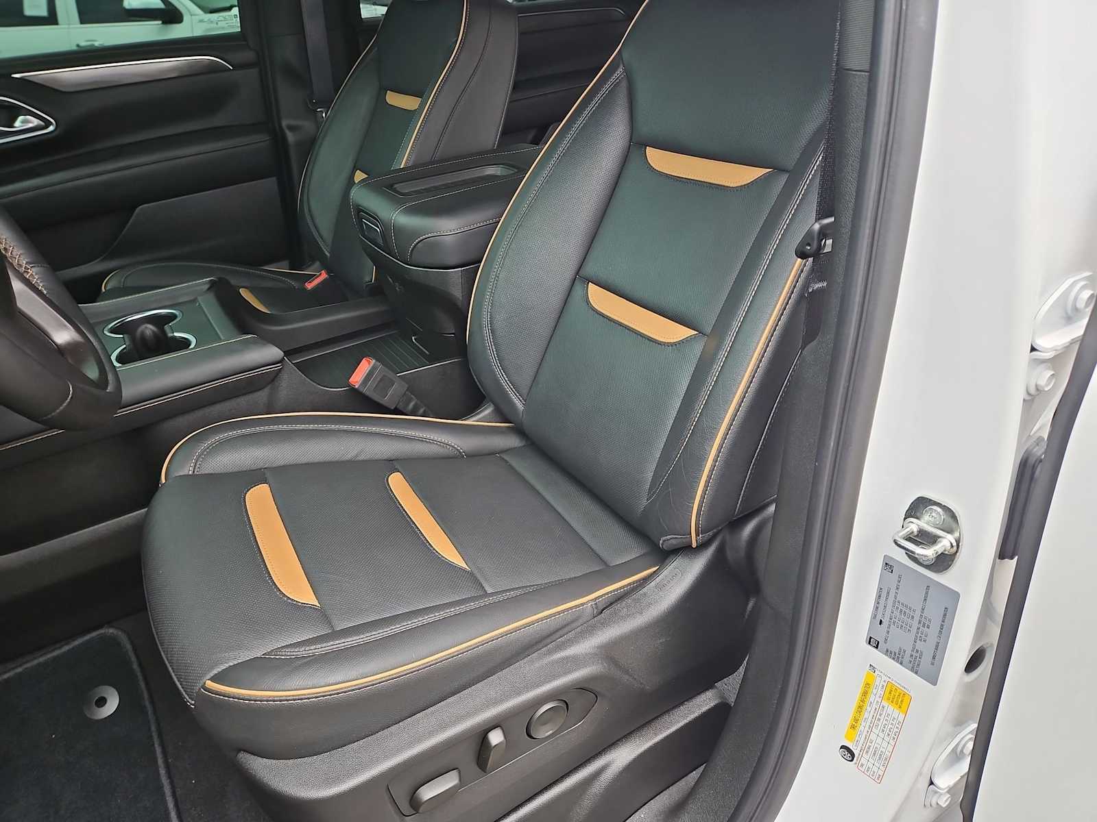 Thumbnail: 2023 GMC Yukon XL - 17