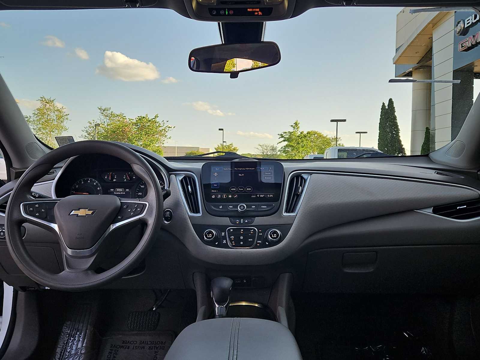 Thumbnail: 2022 Chevrolet Malibu - 15