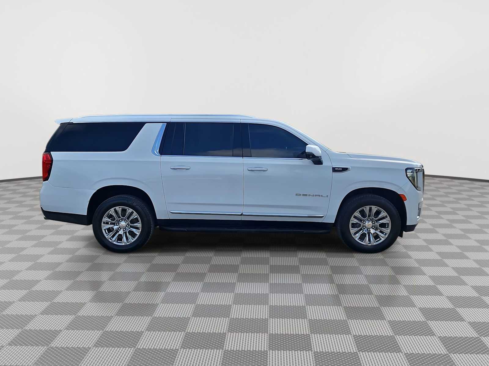 Thumbnail: 2021 GMC Yukon - 16