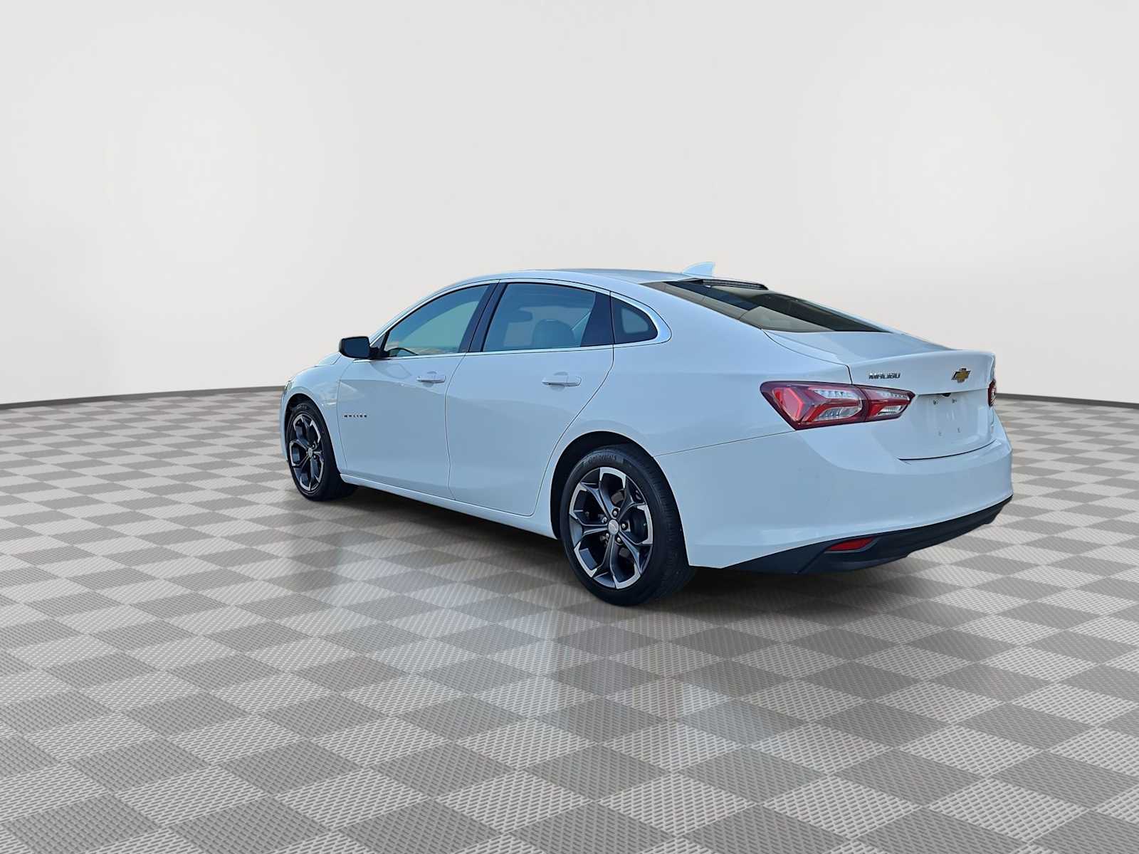 Thumbnail: 2022 Chevrolet Malibu - 6