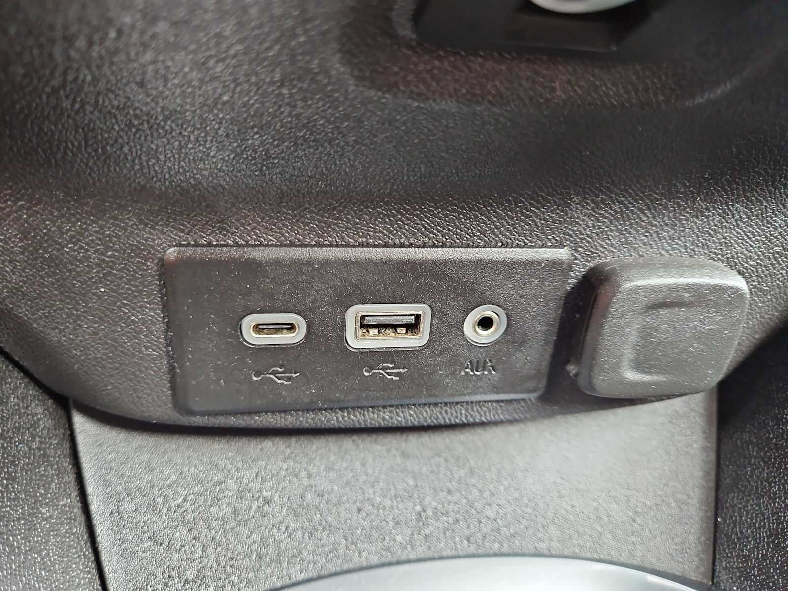 Thumbnail: 2021 Chevrolet Malibu - 31