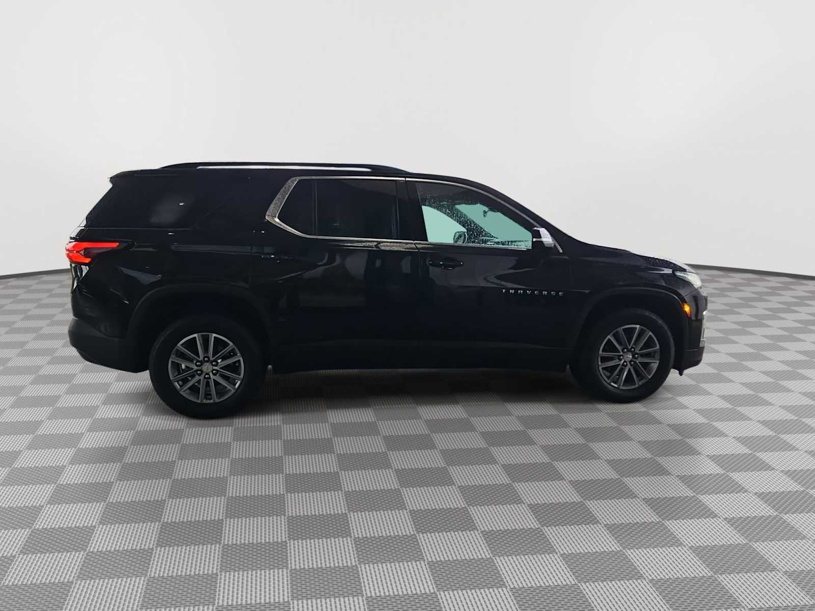 Thumbnail: 2023 Chevrolet Traverse - 9