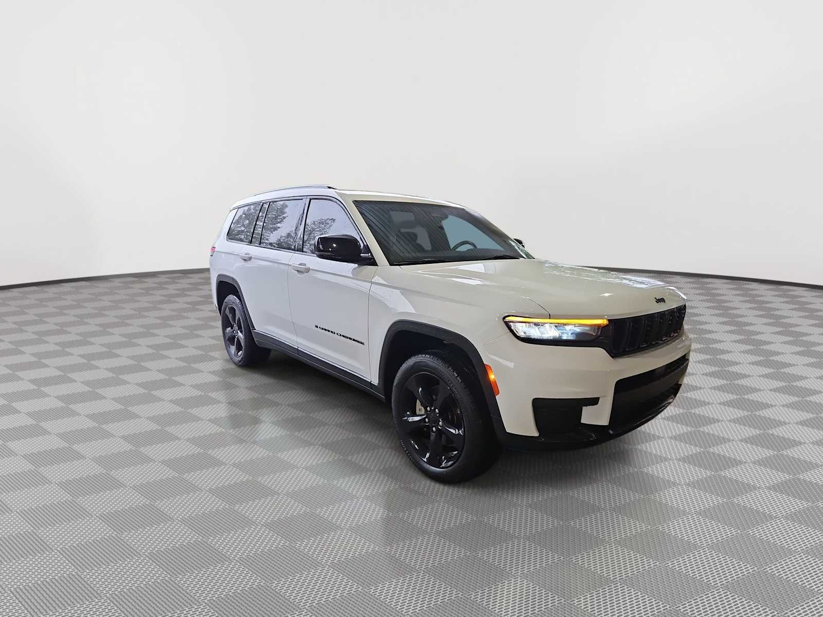 Thumbnail: 2023 Jeep Grand Cherokee L - 2