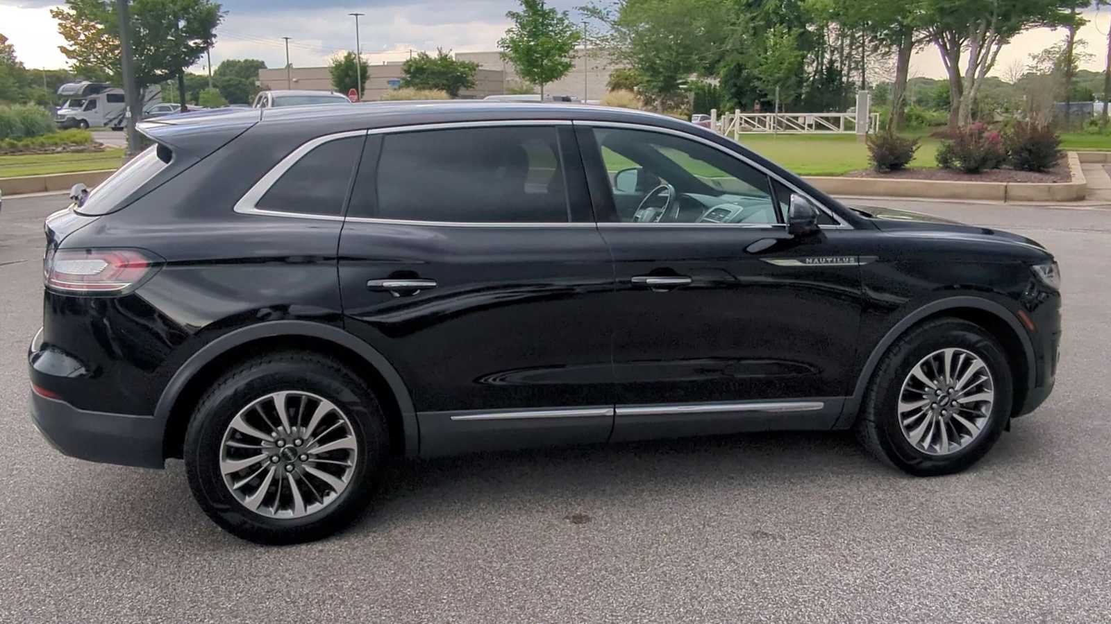 Thumbnail: 2020 Lincoln Nautilus - 9