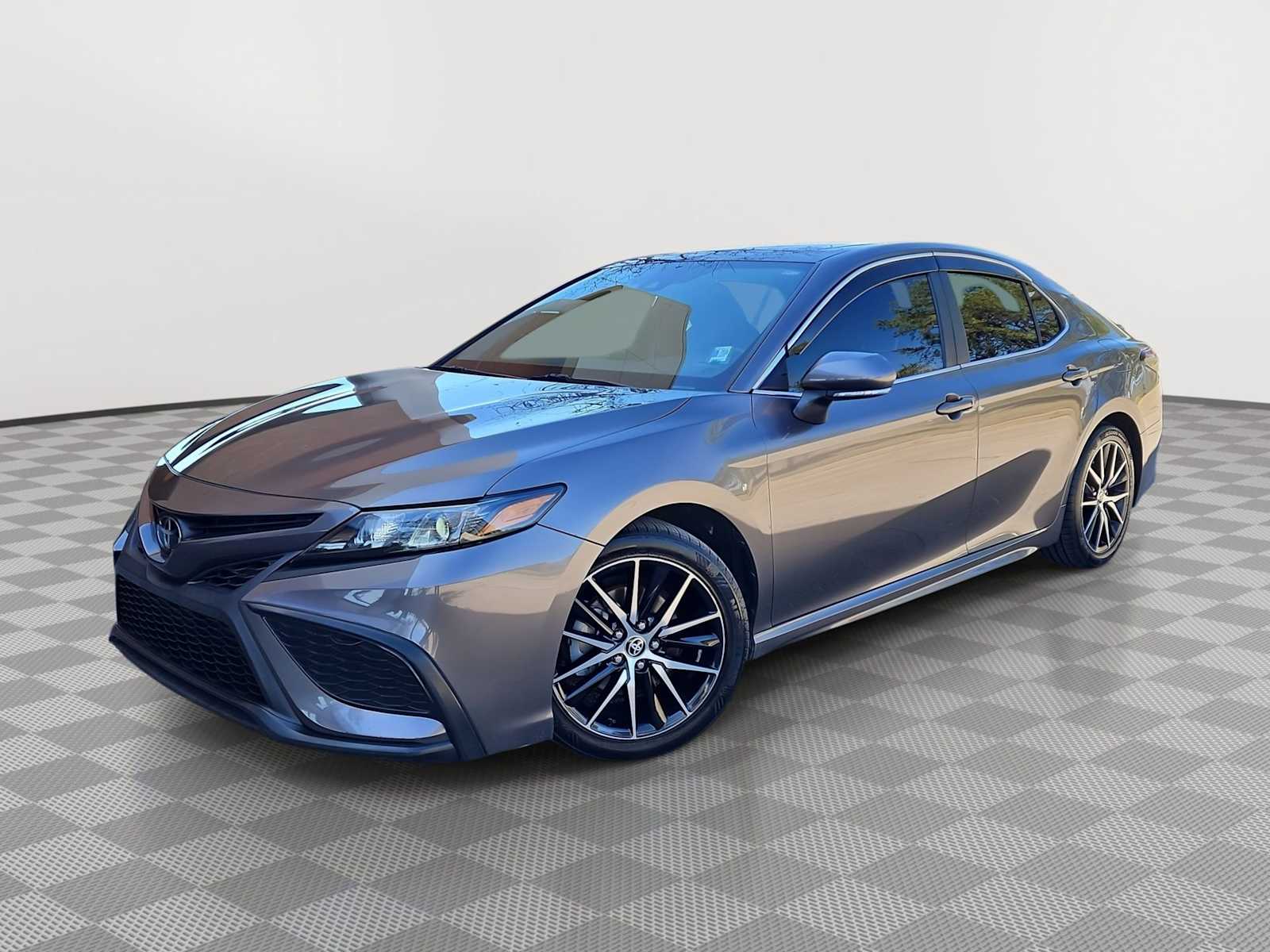 Thumbnail: 2022 Toyota Camry - 1