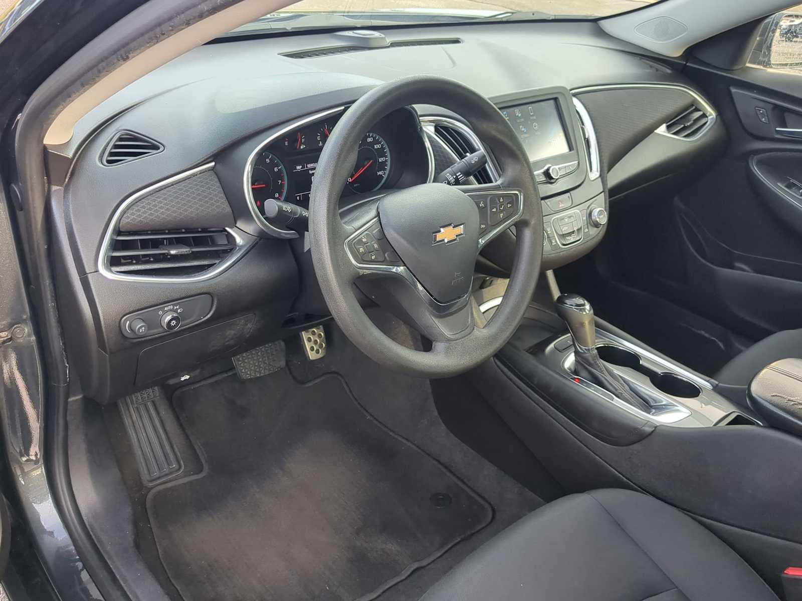 Thumbnail: 2016 Chevrolet Malibu - 10