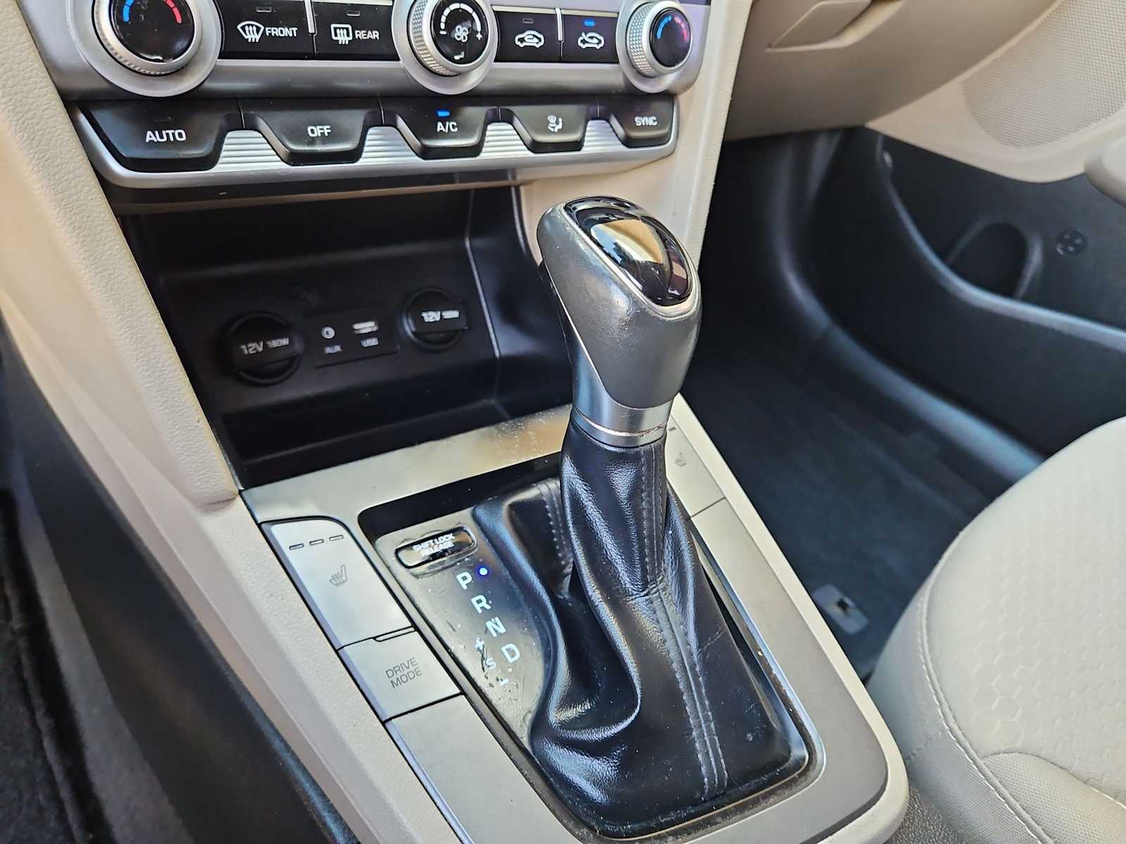 Thumbnail: 2019 Hyundai Elantra - 32