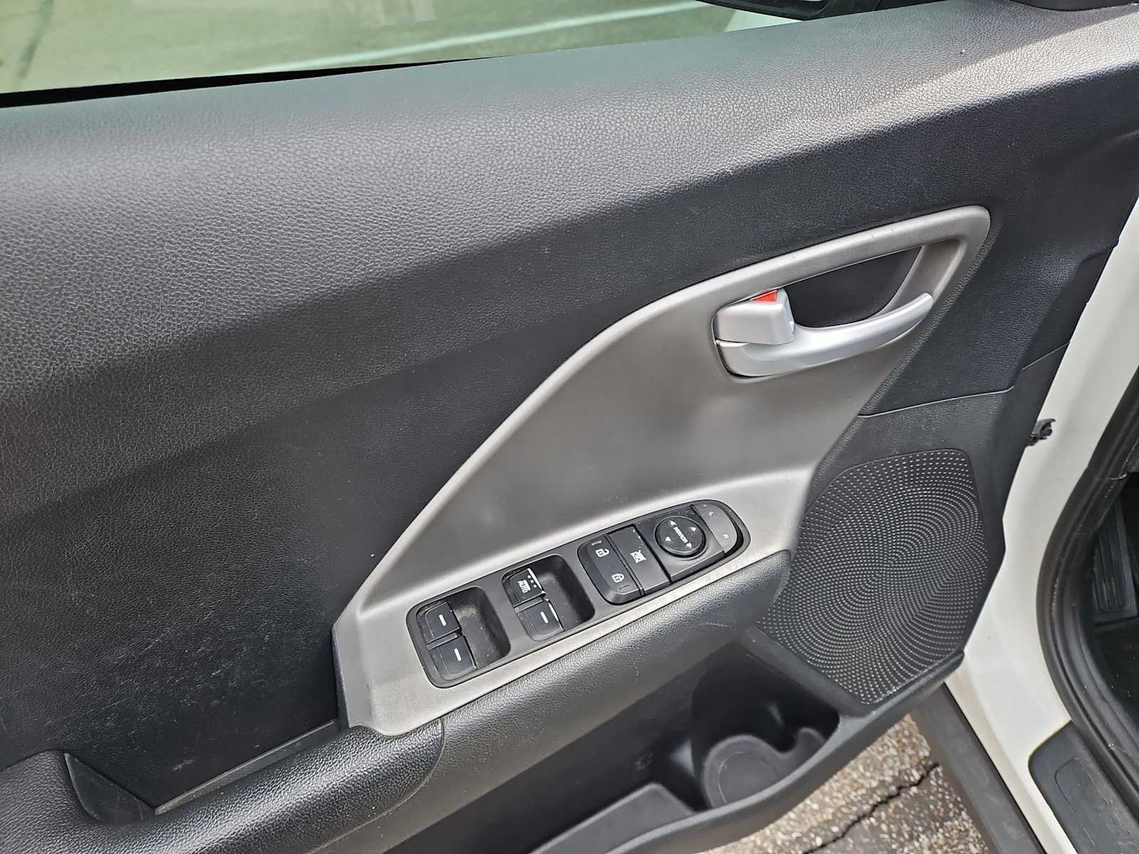 Thumbnail: 2022 Kia Niro - 17