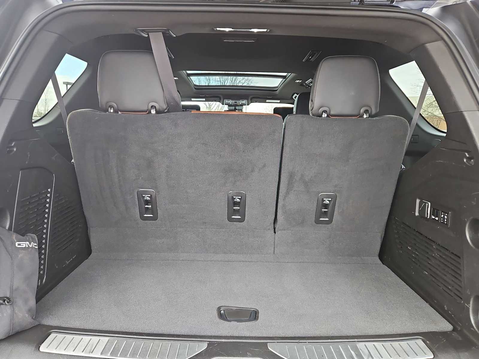 Thumbnail: 2023 GMC Yukon - 36