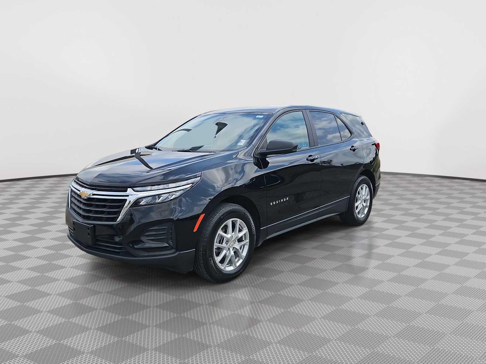 Thumbnail: 2023 Chevrolet Equinox - 4