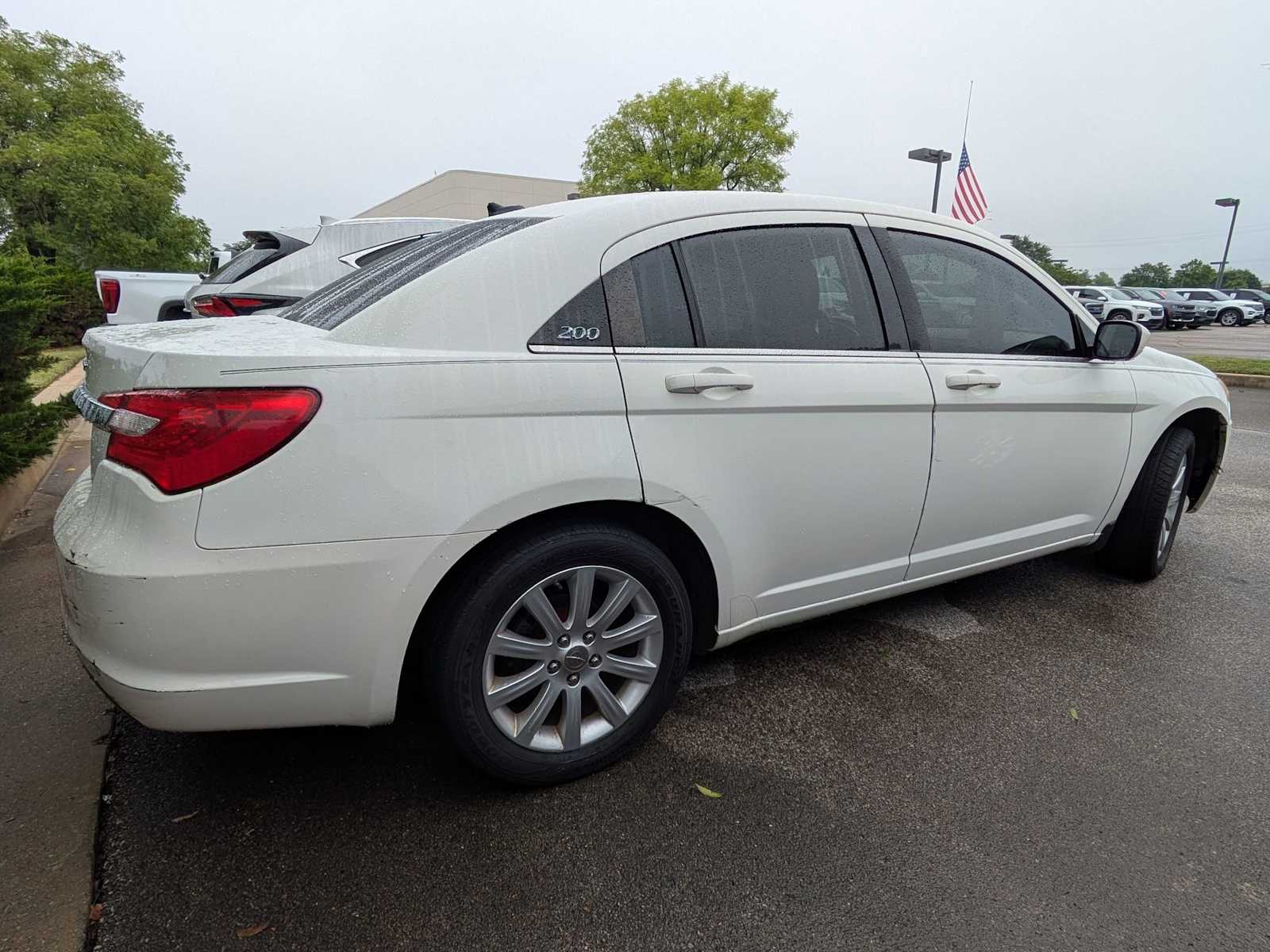 2011 Chrysler 200 Touring 2