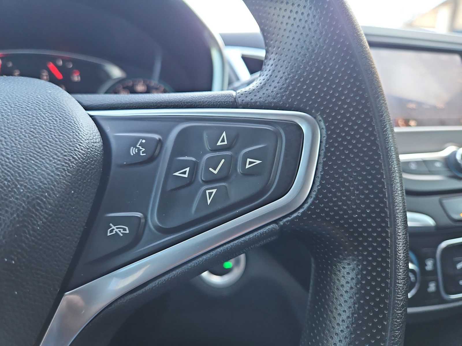 Thumbnail: 2022 Chevrolet Equinox - 25