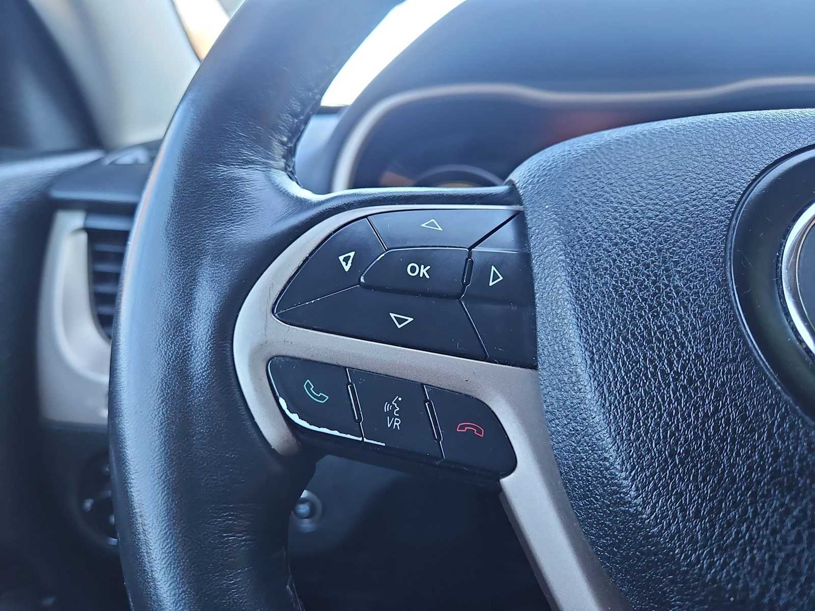 Thumbnail: 2015 Jeep Cherokee - 22