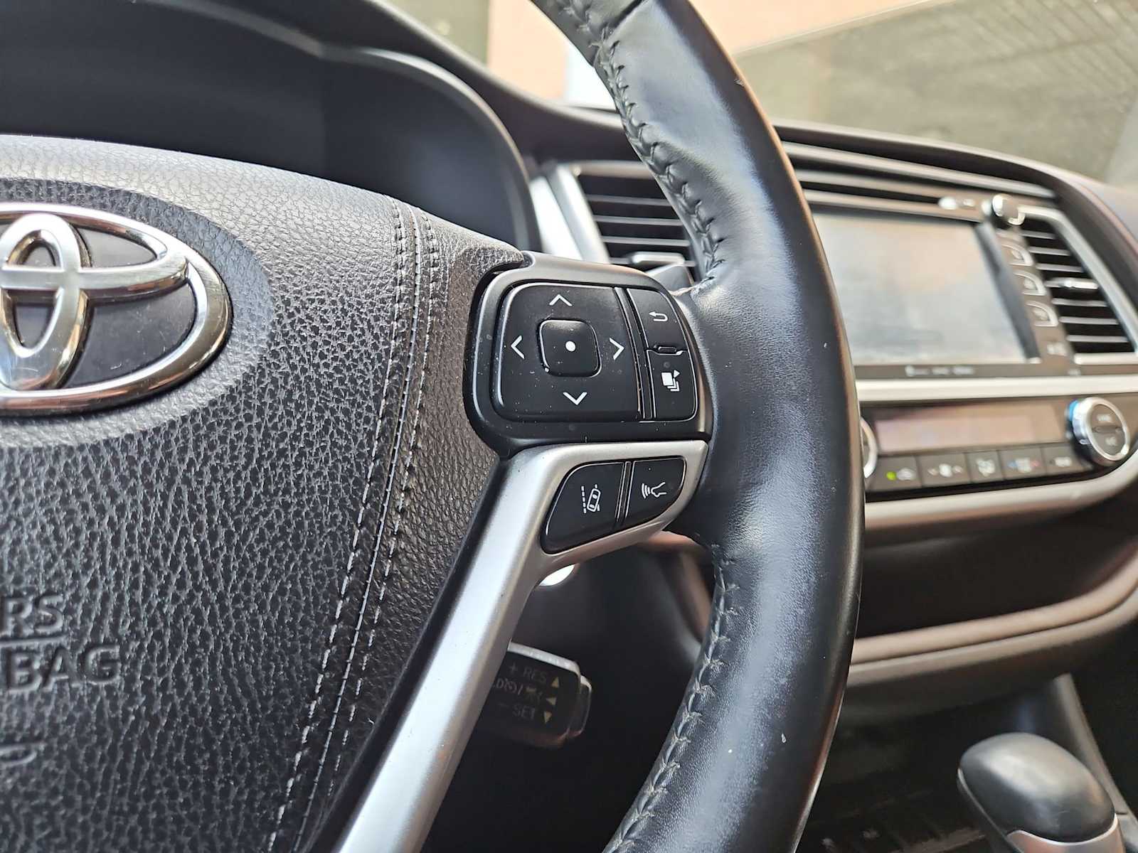 Thumbnail: 2018 Toyota Highlander - 26